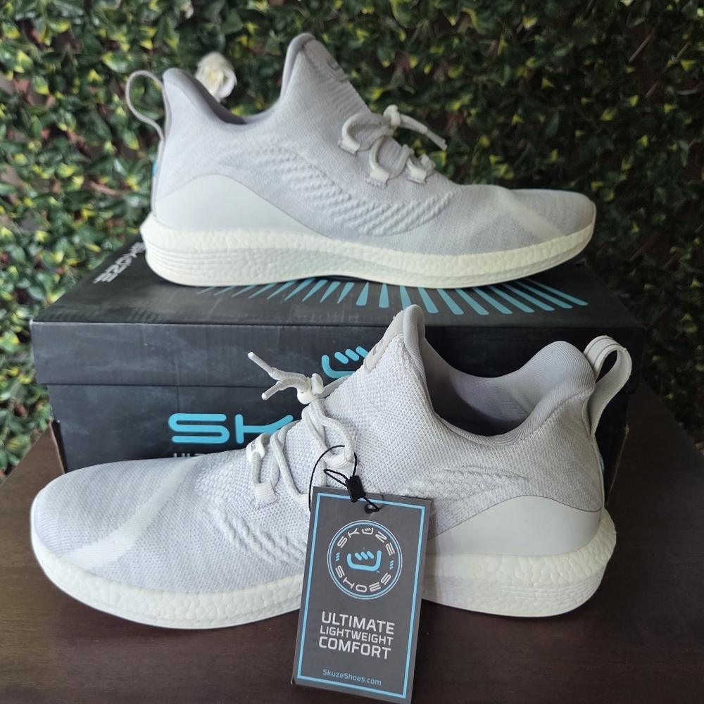 Skuze SoHo White Sneaker Men's Size 12, Women's Size 13.5 New In Box *Run Small